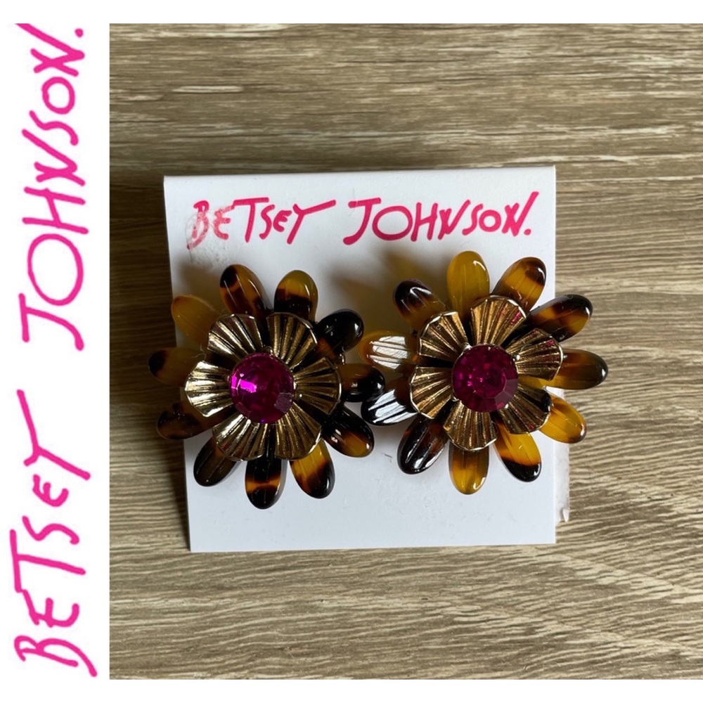 NWT. Betsey Johnson Tortoiseshell Daisy Earrings